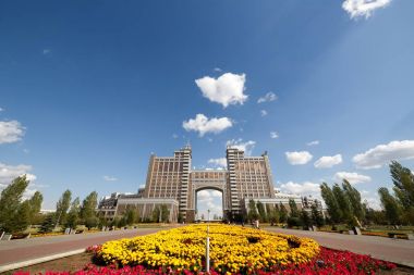 Astana, Kazakistan - 5 Eylül 2016: Gökdelen Kazmunaigas. 