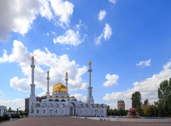 Astana, Kazakhstan - September 5, 2016: Nur-Astana Mosque — ストック写真