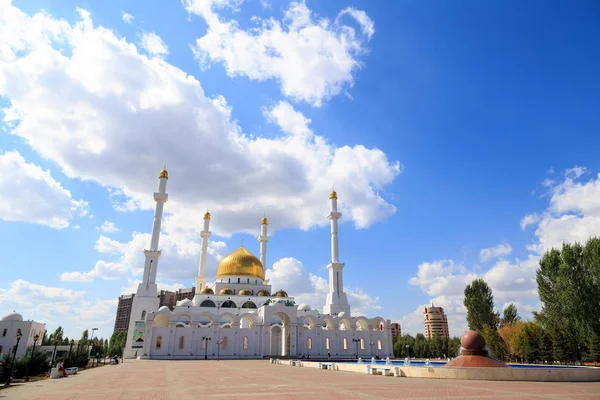 Astana, Kazakhstan - September 5, 2016: Nur-Astana Mosque — ストック写真