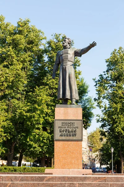 Россия, Нижний Новгород - 21 августа 2017 года: Памятник Кузьме Мин — стоковое фото
