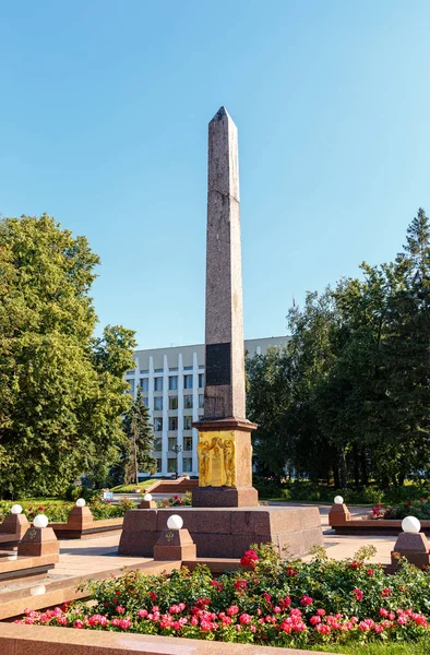 Rússia, Nizhny Novgorod - 22 de agosto de 2017: Obelisco para K. Minin a — Fotografia de Stock