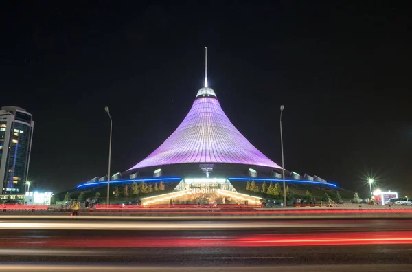 Astana, Kazachstán - 5 září 2016: Khan Shatyr nákupních cen — Stock fotografie