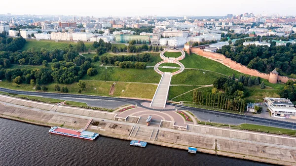 Chkalovskaya trappa i gryningen. Ett foto från luften. Nizhny Nov — Stockfoto