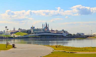 Kazan Kremlin. River yansıması ile görüntüleyin. Kazan, Rusya Federasyonu