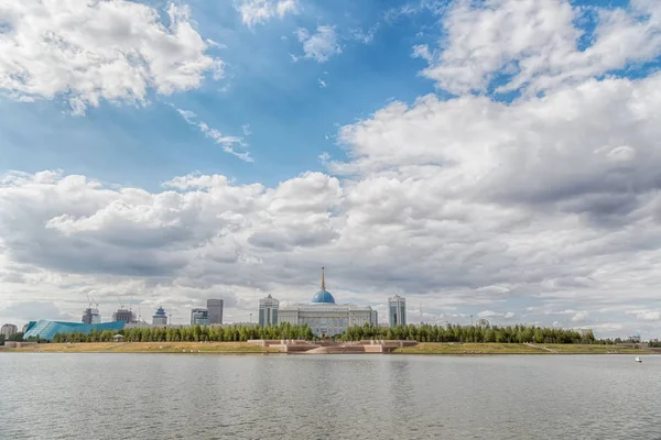 Astana, Kazakstan - 6 September 2016: Presidentpalatset Akor — Stockfoto