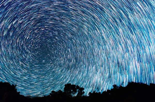 Spuren von Sternen in Form von Linien — Stockfoto