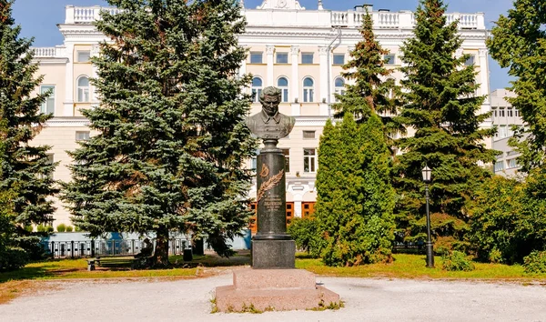 ロシア ・ カザン - 2017 年 8 月 19 日: Ni ・ ロバチェフ スキーの記念碑 — ストック写真