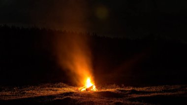 Gece şenlik alanında