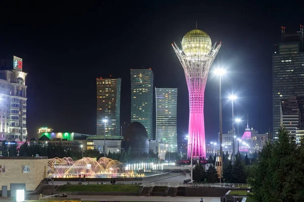 Astana, Kazahsztán - szeptember 5, 2016: Baiterek - a központi egy — Stock Fotó