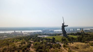 Güneş doğuyor. Vatan aramalar heykel! -t kompozisyon Merkezi