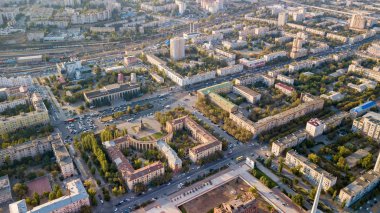Volgograd gün batımında. Lenin Meydanı. Rusya