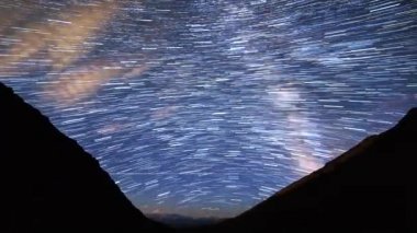 Yıldız şeklinde fani izleri üzerinden izler. Ay yükselişi. Kara-Say Plato