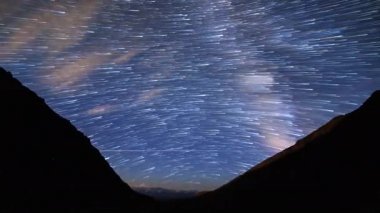 Yıldız şeklinde fani izleri üzerinden izler. Ay yükselişi. Kara-Say Plato