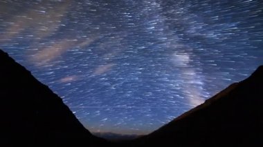 Yıldız şeklinde fani izleri üzerinden izler. Ay yükselişi. Kara-Say Plato