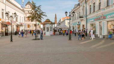 Rusya, Kazan - 19 Ağustos 2017: Yaz Kazan ana yaya cadde boyunca yürümek. Bauman Sokağı. Kazan, Rusya Federasyonu 