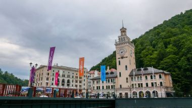 Soçi, Rusya - 1 Eylül 2017: Saat Kulesi Rosa Khutor SÜ