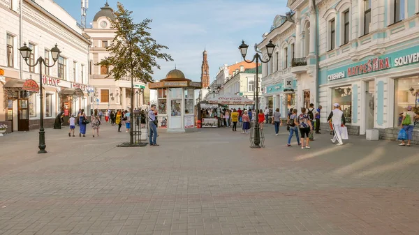 Russia, Kazan - August 19, 2017: Summer walk along the main pedestrian street of Kazan. Bauman Street. Kazan, Russia — Stock Photo, Image