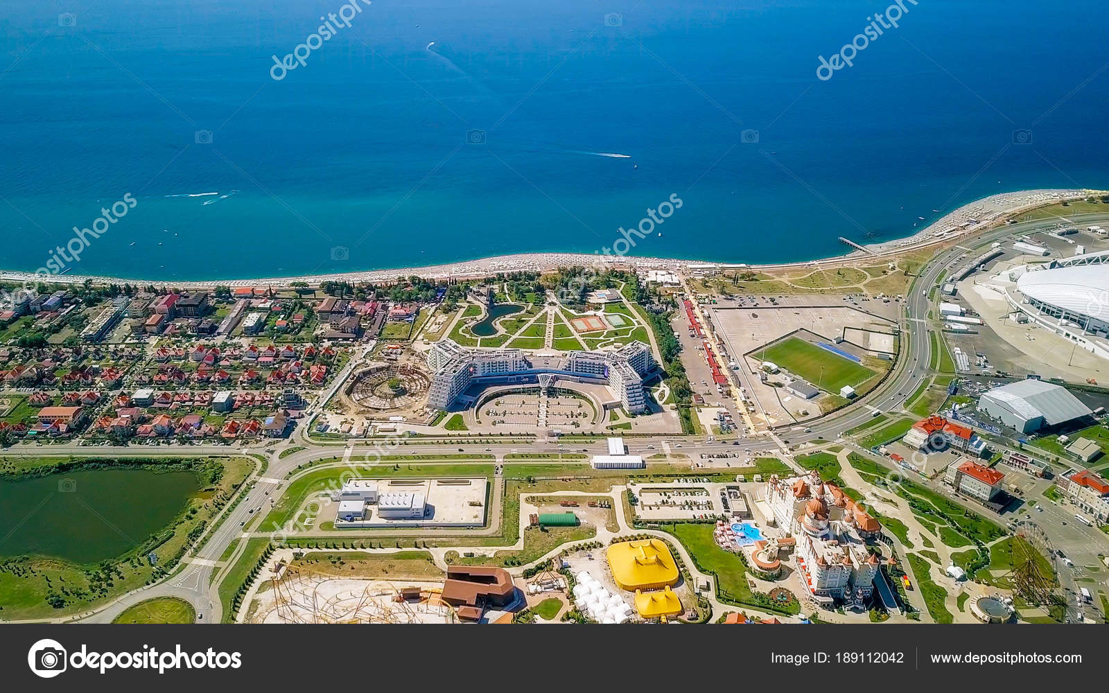 Волны в адлере зимой. Черное море пляж адлер. Имеретинка адлер. Железнодорожный вокзал адлер, сочи. Морской прогноз адлер.