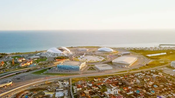 Rusia, Sochi - 03 de septiembre de 2017: Panorama del Parque Olímpico de Sochi, sede de los Juegos Olímpicos de 2014, la Copa Mundial de la FIFA 2018, Fórmula 1 Racing - Autodromo de Sochi — Foto de Stock