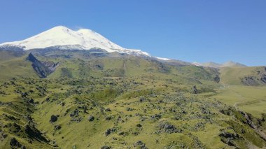 Elbrus kuzeyden. Sultan şelale Kızıl-Su Nehri üzerinde. Havadan görünümü. Kabardey-çatışmalar işgalciler, Rusya Federasyonu 