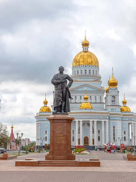 Россия, Саранск - 26 августа 2017 года: Памятник адмиралу Ф.Ф. Уша — стоковое фото