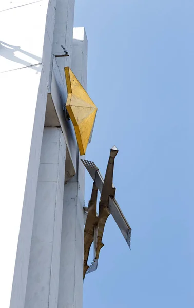 Rússia, Saratov - 27 de agosto de 2017: O Monumento - Guindastes. Victor... — Fotografia de Stock