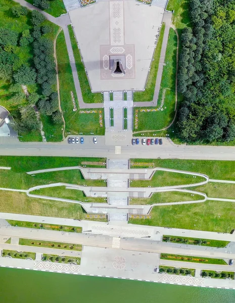 Rusia, Izhevsk 18 de agosto de 2017: Monumento para siempre con Rusia (Amistad de los Pueblos). En bancarrota. Izhevsk Rusia — Foto de Stock