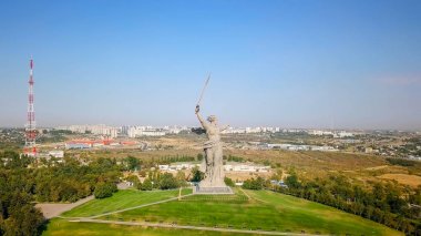 Vatan aramalar heykel! -kompozisyon Merkezi anıt-Ensemble Heroes of Stalingrad Savaşı Mamayev Kurgan olarak için. Sabah erkenden. Volgograd, Rusya Federasyonu 