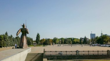 Rusya, Stavropol - 11 Eylül 2017: Kızıl Muhafızlar asker anıt. Soldatskaya kare ve şehrin genel panorama görünümünü 
