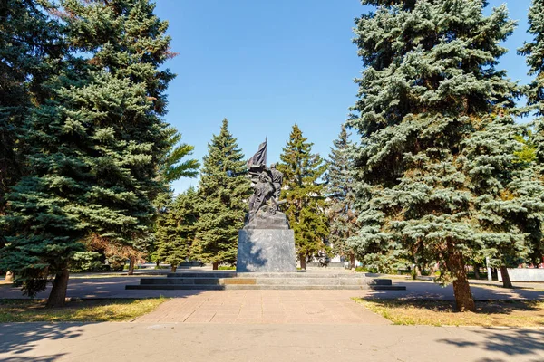 Rusia, Saratov - 27 de agosto de 2017: Monumento a los combatientes de la —  Fotos de Stock