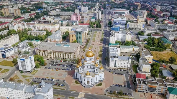 Catedral de St guerreiro justo Feodor Ushakov. Saransk, Rússia. Bela vista panorâmica da cidade — Fotografia de Stock