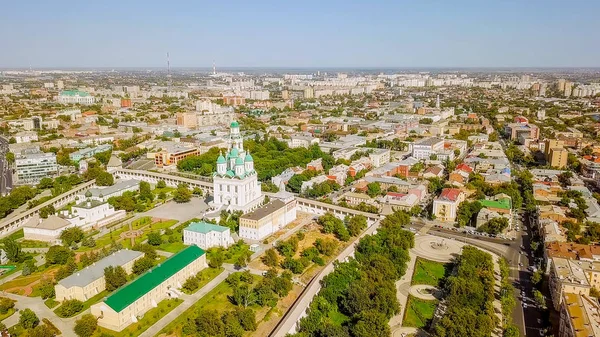 Rosja, Astrachań - 12 września 2017: Widok z lotu ptaka Kremla Astrakhan, historyczne i architektoniczne kompleksu — Zdjęcie stockowe