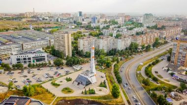 Rusya, Samara - 14 Eylül 2017: Müze ve Sergi Merkezi Samara alanı. Taşıyıcı Soyuz roketi Anıtı. Samara-şehir Rusya 2018 Dünya Kupası barındırma 