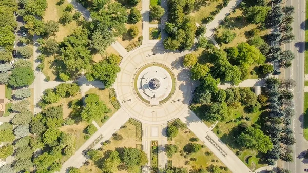 Памятник Екатерине II - памятник в честь императрицы Екатерины II в Краснодаре. Расположен на Екатериненской площади. Город Краснодар, Россия — стоковое фото