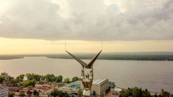 Russland, samara - 14. september 2017: panoramablick auf den platz der herrlichkeit. Denkmal des Ruhms, Wolga — Stockfoto