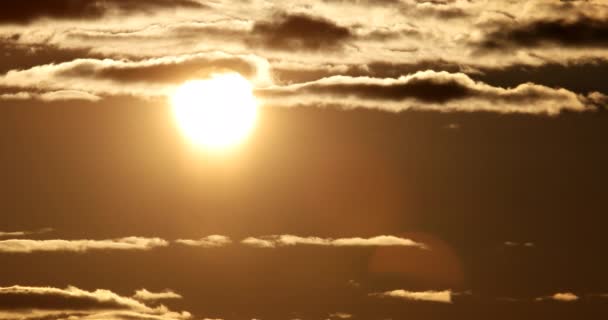 Sol Está Detrás Las Nubes Polo Luz Abajo Time Lapse — Vídeo de stock