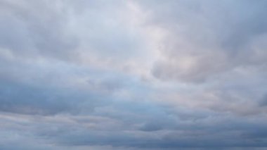 Akşam bulutlar. Gün batımı. Timelapse. Video. UltraHD (4k)