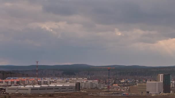 Abendwolken Über Den Vororten Von Yekaterinburg Russland Zeitraffer Video Ultrahd — Stockvideo