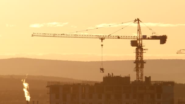 Grue Tour Sur Chantier Construction Contre Coucher Soleil Ekaterinbourg Russie — Video