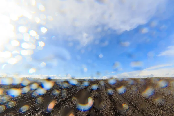 After the rain comes the sun. Drops on the lens — Stock Photo, Image