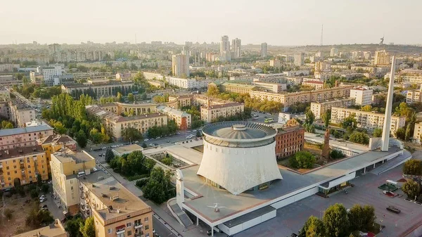 Rusia, Volgograd - 28 Agustus 2017: Museum-Reserve Pertempuran Stalingrad adalah sebuah kompleks museum di Volgograd. (Pabrik Gergardt (Grudinina) dan Museum Panorama Pertempuran Stalingrad  ) — Stok Foto