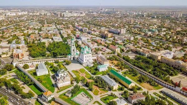 Widok z lotu ptaka Kremla Astrakhan, historyczne i architektoniczne kompleksu. Rosja, Astrachań — Zdjęcie stockowe