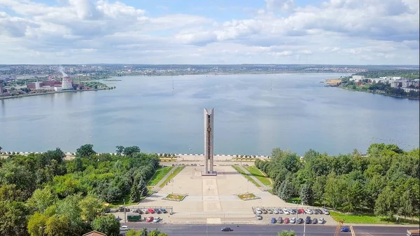Rusia, Izhevsk 18 de agosto de 2017: Monumento para siempre con Rusia (Amistad de los Pueblos). En bancarrota. Izhevsk Rusia —  Fotos de Stock