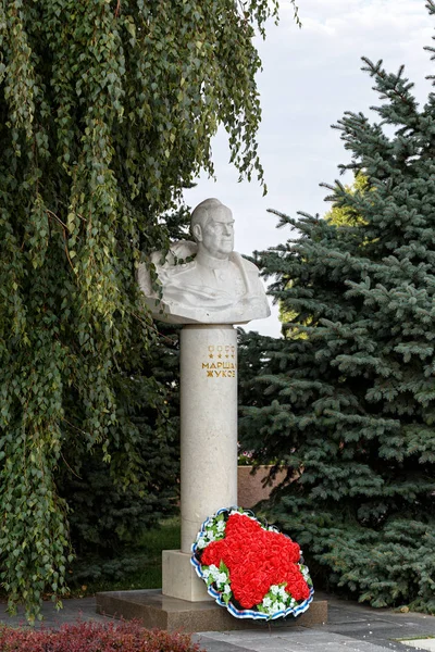 Rusia, Volgogrado - 28 de agosto de 2017: Busto del héroe de los Sov —  Fotos de Stock