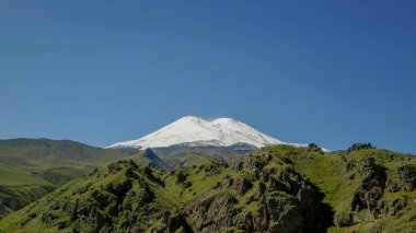 Elbrus kuzeyden. Sultan şelale Kızıl-Su Nehri üzerinde. Havadan görünümü. Kabardey-çatışmalar işgalciler, Rusya Federasyonu 
