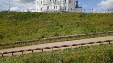Belogorsky St. Nicholas Ortodoks-misyoner Manastırı. Rusya, perma topraklarının, beyaz dağ. Video. UltraHD (4k)