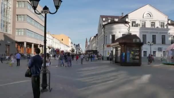 俄罗斯 2017年8月19日 夏季漫步在喀山的主要步行街 鲍曼街喀山 俄罗斯 时间流逝 Ultrahd — 图库视频影像