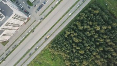 Kentsel gelişim. Yerleşim alanı akademik. Rusya. Ekaterinburg, havadan görünümü. Video. UltraHD (4k)