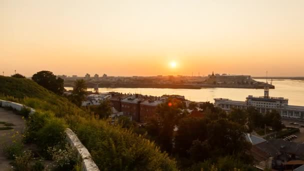 Sonnenuntergang Über Dem Zusammenfluss Der Flüsse Wolga Und Oka Nischni — Stockvideo
