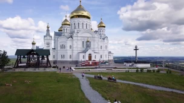 Rusia Territorio Perm Montaña Blanca Agosto 2017 Monasterio Misionero Ortodoxo — Vídeo de stock